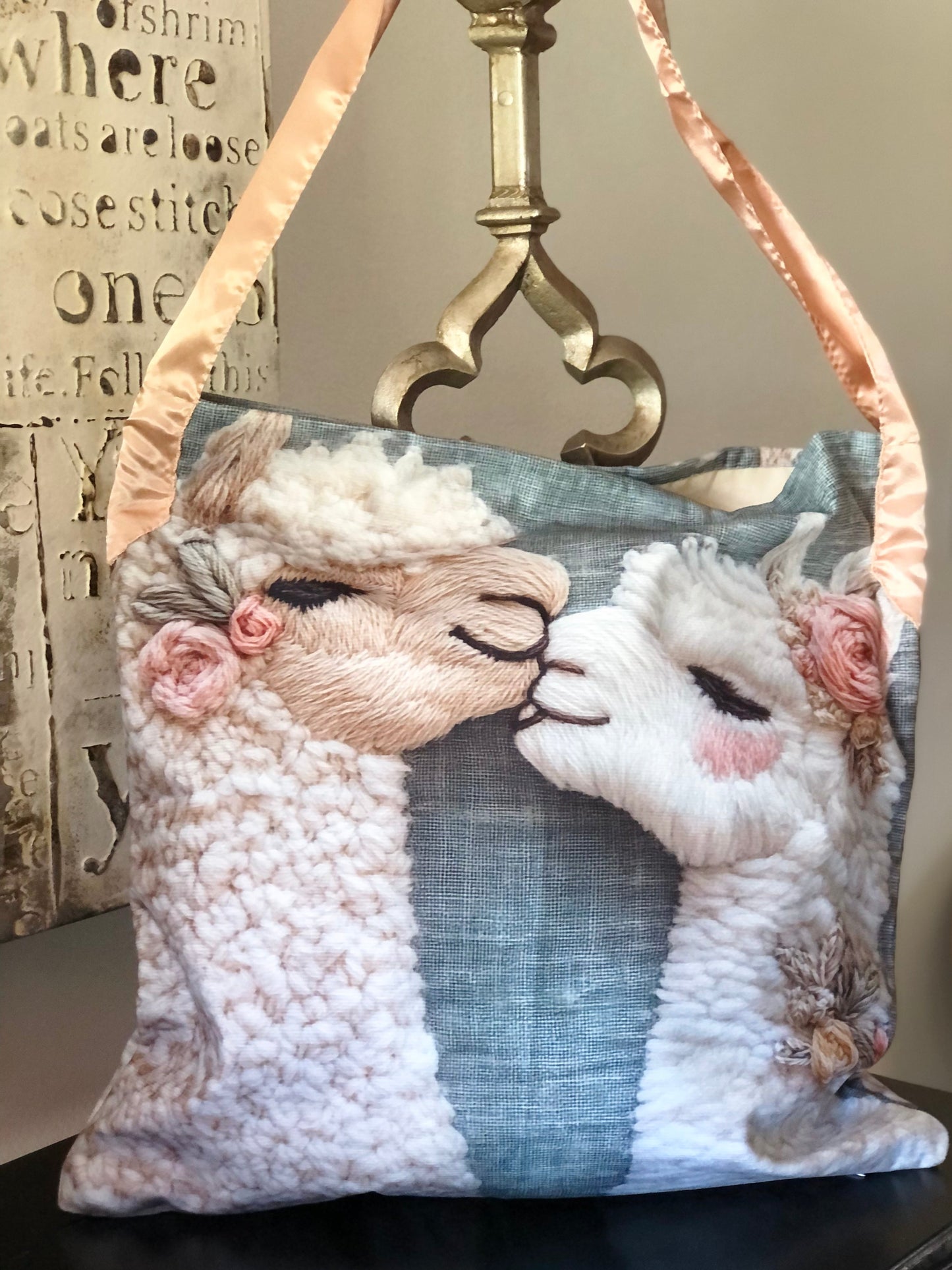 "Llove" at First Sight 🦙💕