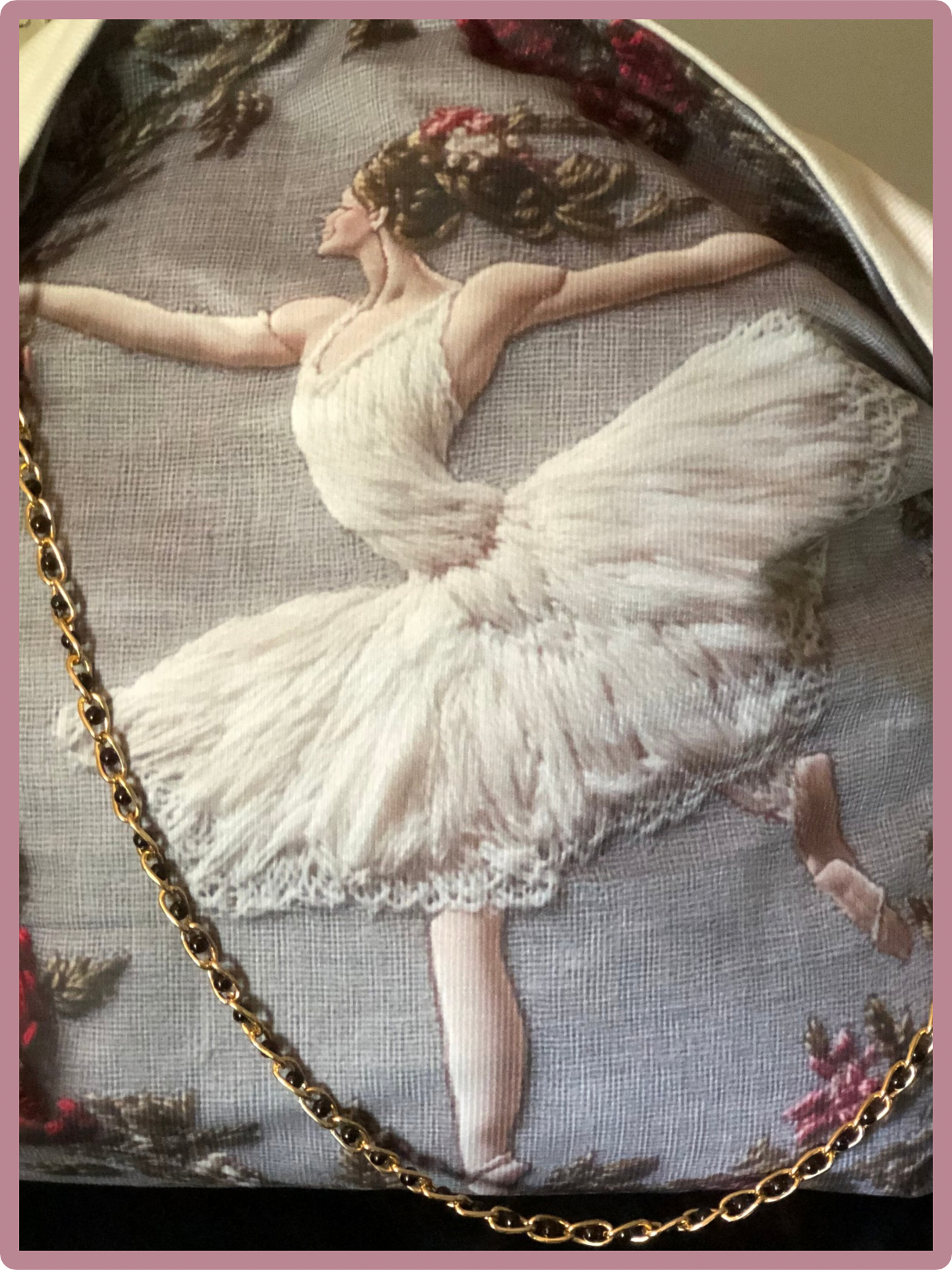 WHITE SWAN